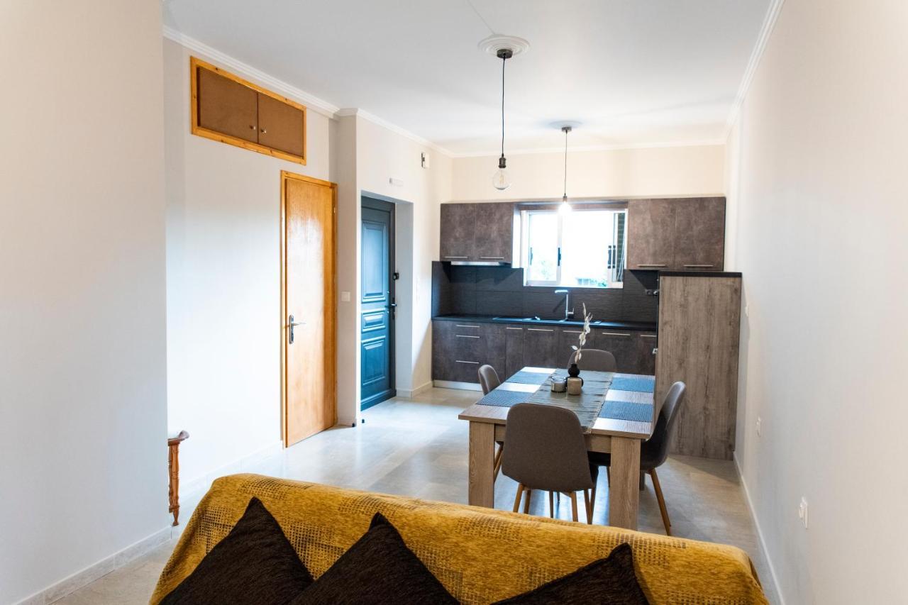 Walnut Home Apartment Near Ancient Olympia Krestena Bagian luar foto