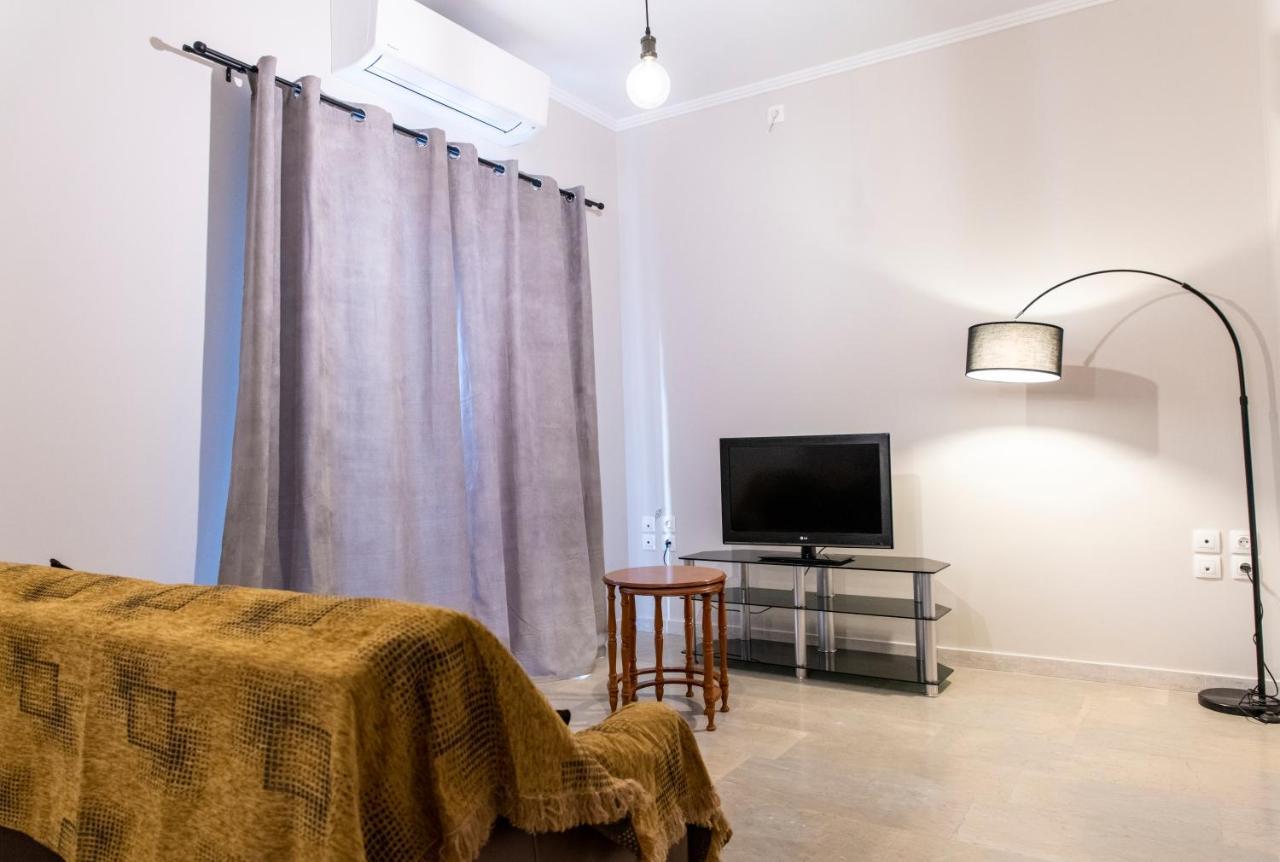 Walnut Home Apartment Near Ancient Olympia Krestena Bagian luar foto